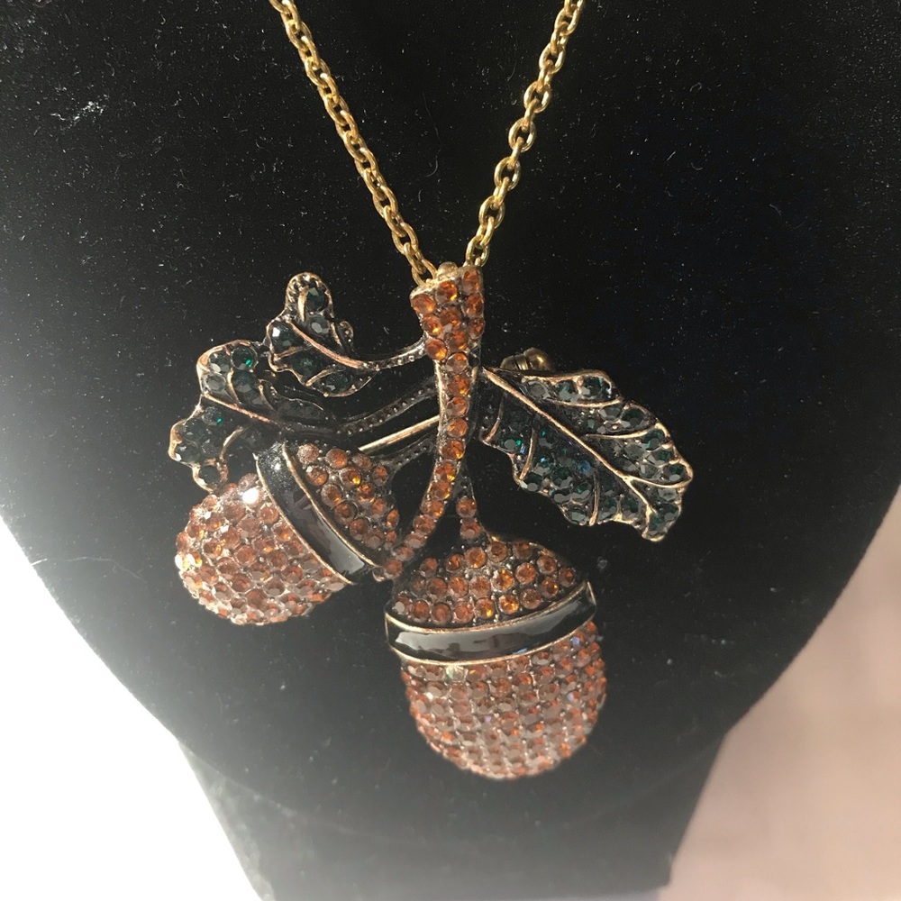 Vintage acorn/leaves necklace